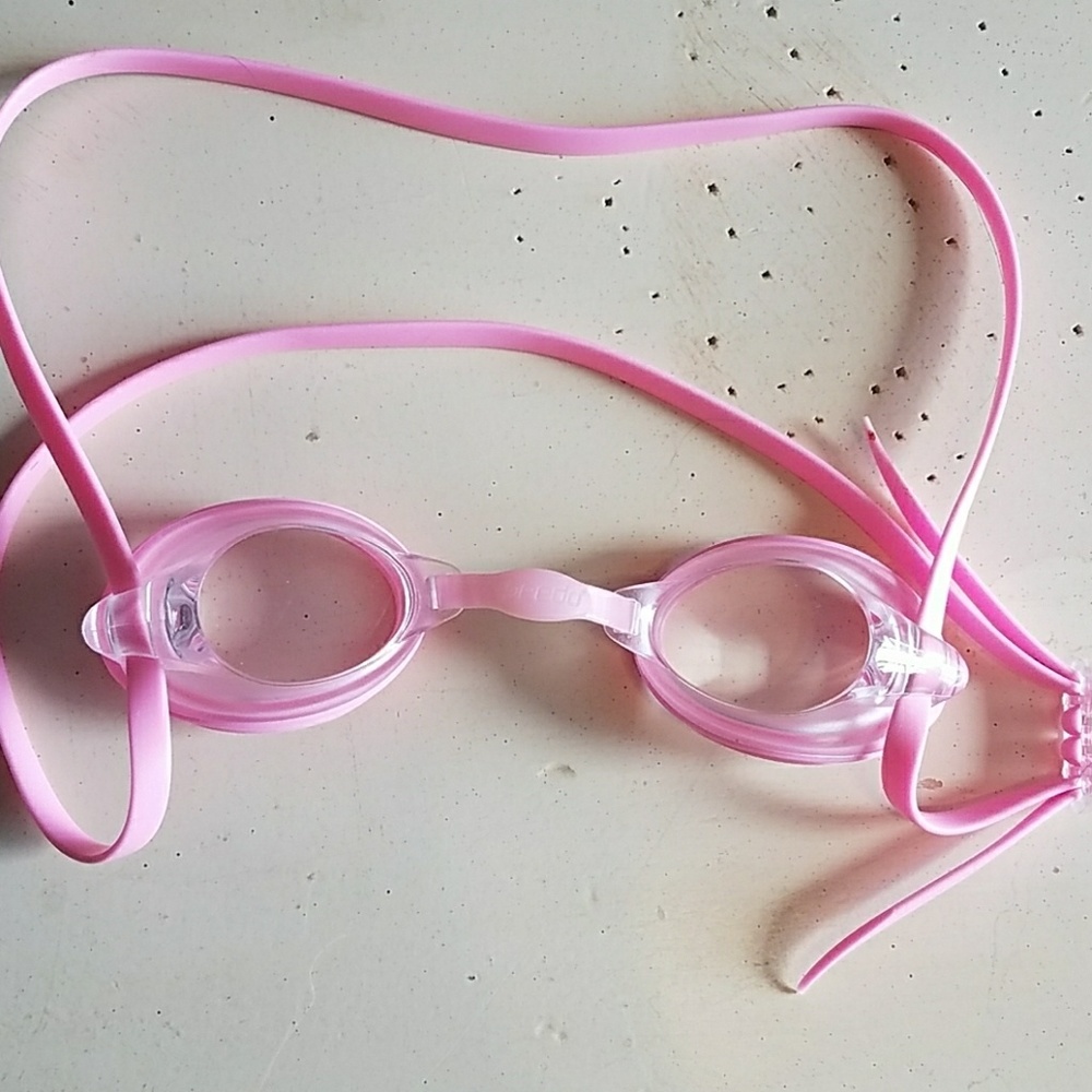 NWOT Girls Speedo goggles